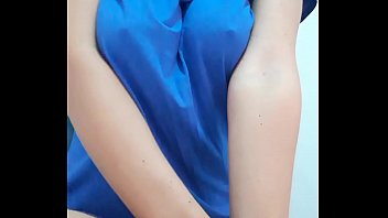 Luara Leal se exibe de vestido azul sem sutiã. Para sexo virtual valores pelo Whatsapp 4598051443