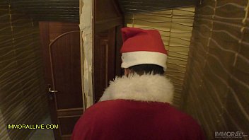 SANTA & ELF get GINGER COOKIE for CHRISTMAS – BUSTY REDHEAD MILF ZARA DU ROSE POV THREESOME