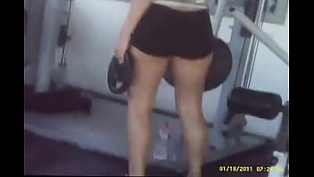 novinha de shortinho de suplex na academia - young girl at gym