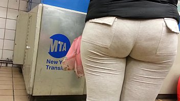 Candid bbw booty in sweats of NYC