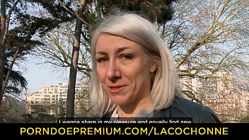 LA COCHONNE - Older blonde double pussy ramming