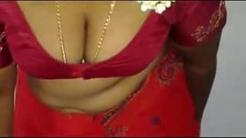 Hot Mallu Servant Aunty Saree Drop to impress Young boys