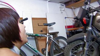 Kumalott - Petite Alina Rose Wants Facial from Bike Mecanic