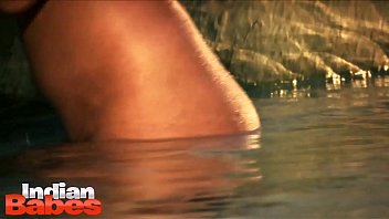 Karishma Kapoor Indian Celebrity Nude Video