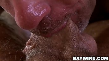 GAYWIRE - Muscle Rubs All Of His Client's Trouble Spots With His Powerful Gay Cock