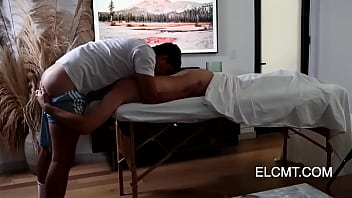 sucking masseuse dig during massage and getting happy end