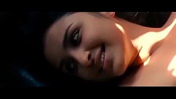 Parineeti Chopra HOT (www.frndsworld.com)Romance sex Scene Ishaqzaade