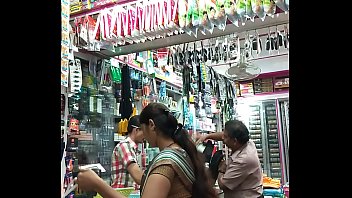 neighbour aunty shopping showing sweet hip fold