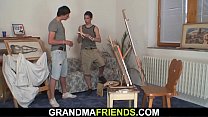 Two young painters fuck her old pussy