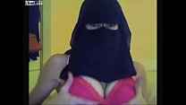 Sexy Saudi Arabian girl twerking with veil on